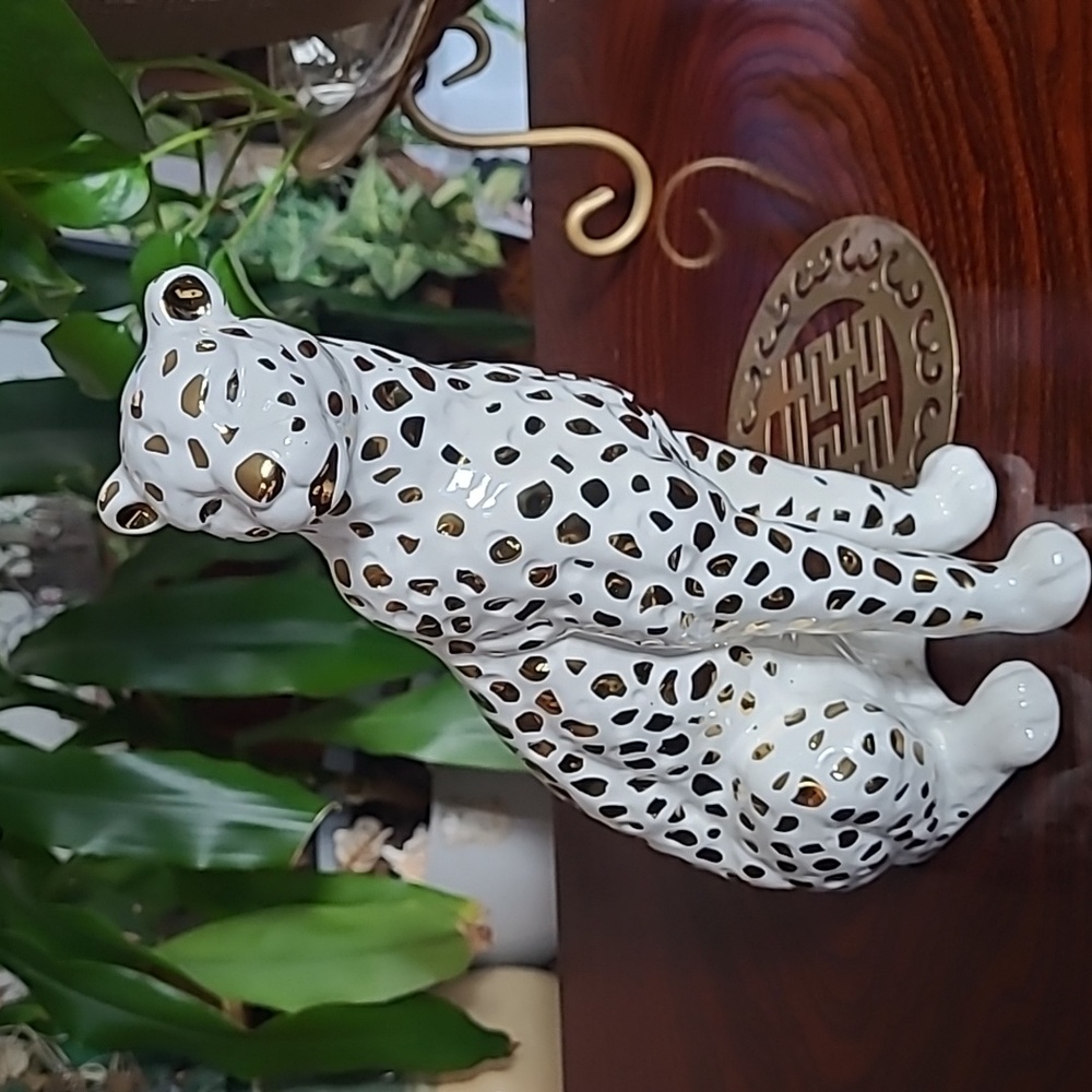 Decorative Sitting Leopard
